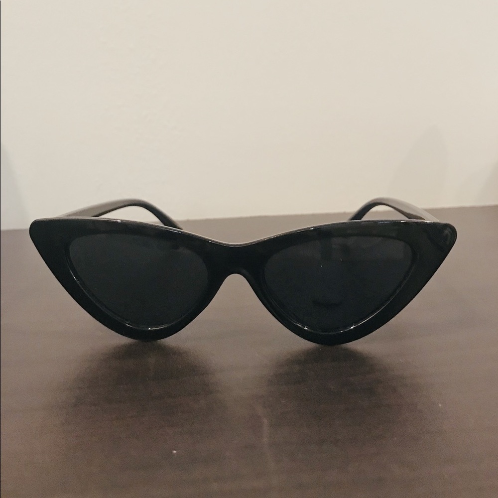 Black cat eye sunglasses 🕶